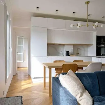 Apartment Marais - Parents & Kids With Park View Paris